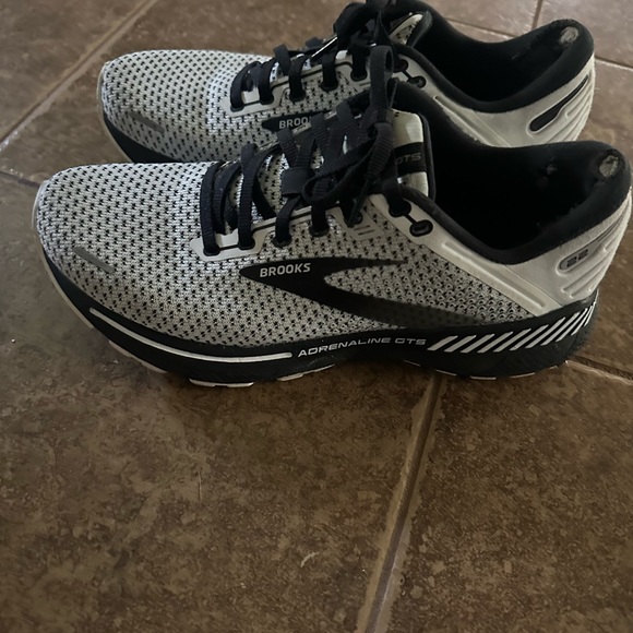 Brooks Shoes - Brooks Adrenaline